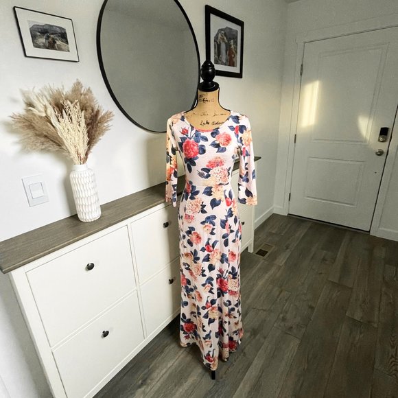 tea n rose Dresses & Skirts - Floral Maxi Dress